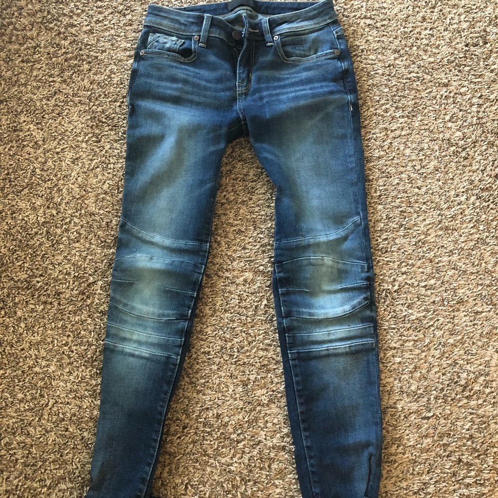 Buckle Black medium/dark denim jean, mid rise.